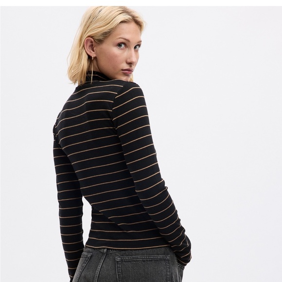 NWT GAP Modern Mockneck Cropped Long Sleeve T-Shirt Striped | Size XX Small - Picture 2 of 2